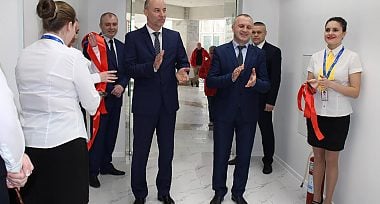 В Івано-Франківську відкрив свої двері «ПАСПОРТНИЙ СЕРВІС». Прикарпатці відразу охрестили його європейським
